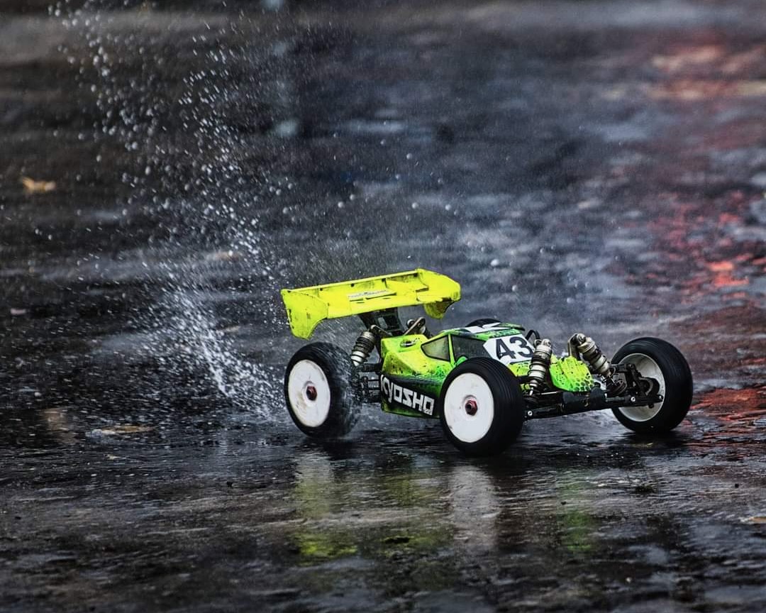 Allwetter Strecke bei Regen